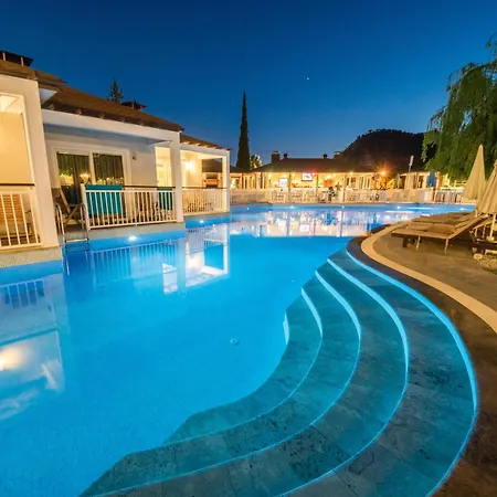 莫扎伊科公寓式酒店 2*