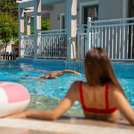 Mozaik Hotel 2*